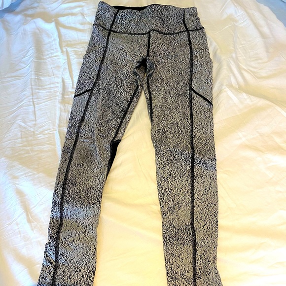 Lululemon workout pants - Picture 1 of 6